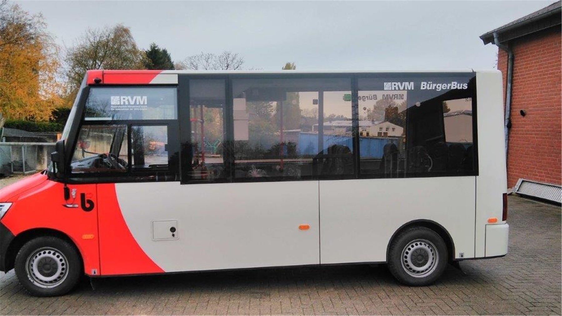 Tragerverein Burgermobil Sucht Noch Busfahrer Lokales Ivz
